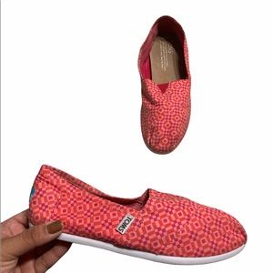 Toms Slip On Red/Pink Patterned Shoes Size W6.5